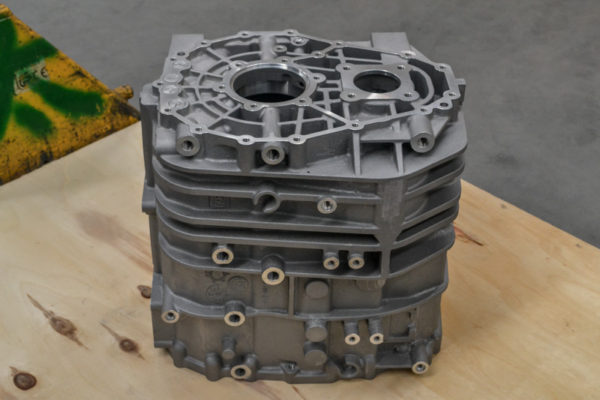 Commercial vehicle gearbox housing